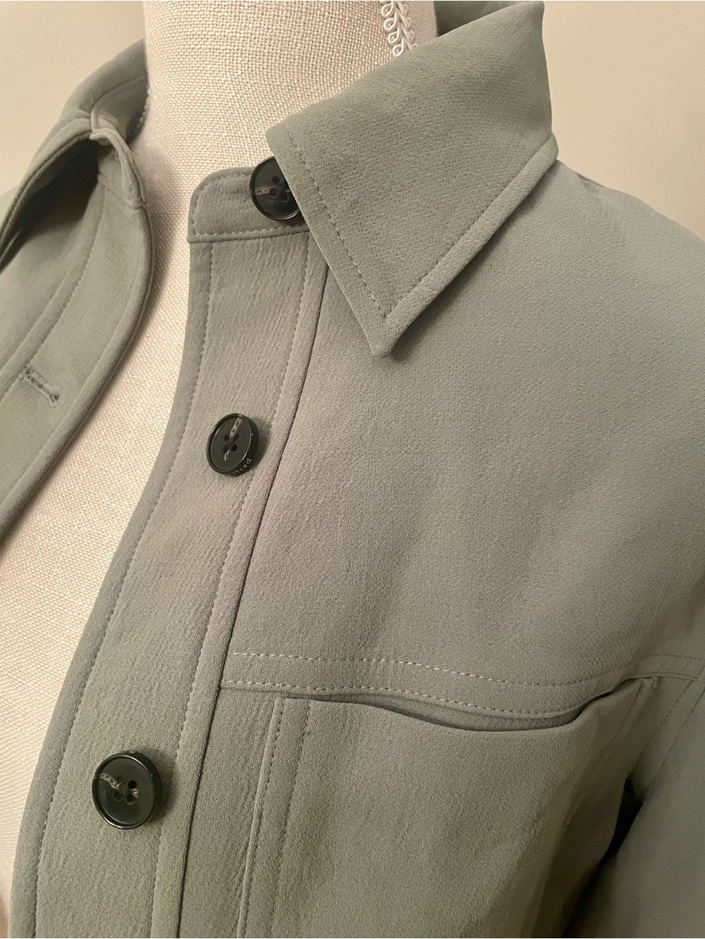 Aritzia Wilfred Little Cropped Crepette Jacket Smoky Sage Green Size X Small NWT - Picture 6 of 10